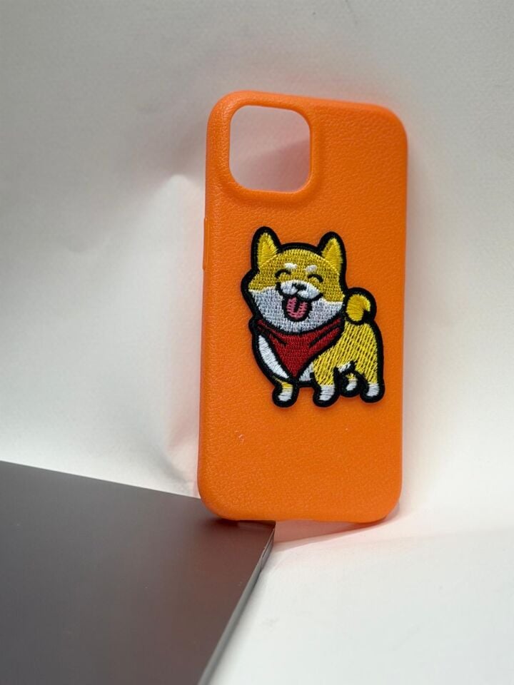 iPhone 15 Candy Case - İçi Kadife Pastel Renkli Yumuşak Silikon Kılıf turuncu köpek