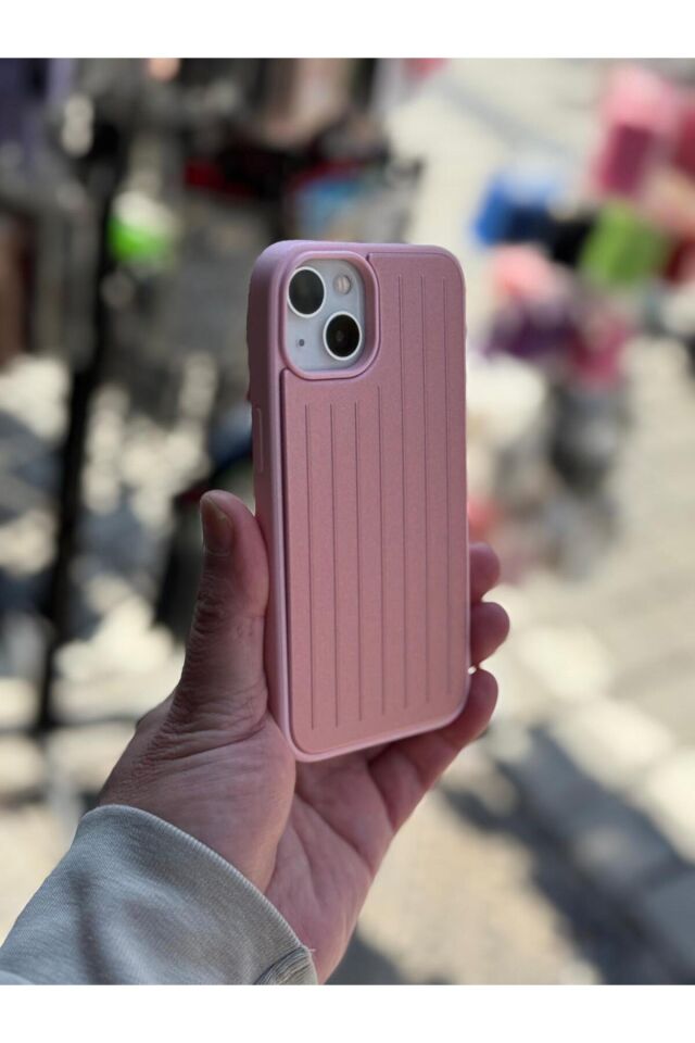 Iphone 13/14 - Rimowa Premium Valiz Desenli Magsafeli Telefon Kılıfı – Güçlü Koruma, Estetik Görünüm Pembe