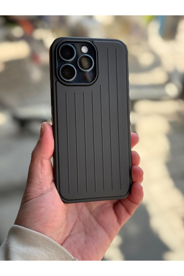 iPhone 15 Pro Max Uyumlu Çizgili Valiz Desenli Premium Kılıf Siyah