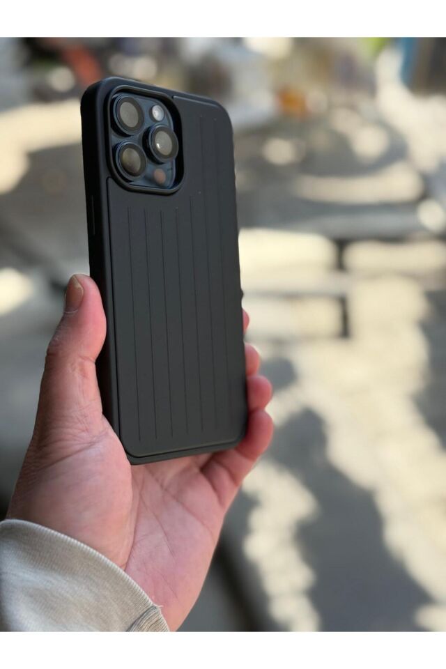 iPhone 15 Pro Max Uyumlu Çizgili Valiz Desenli Premium Kılıf Siyah