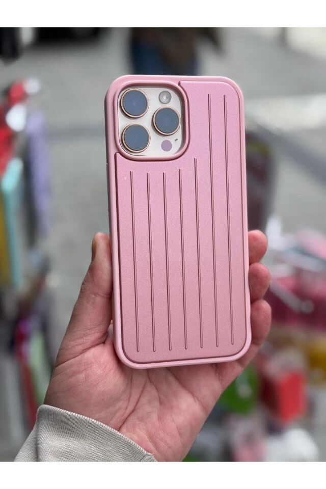 Iphone 16 Pro Max Uyumlu Çizgili Valiz Desenli Premium Kılıf Pembe