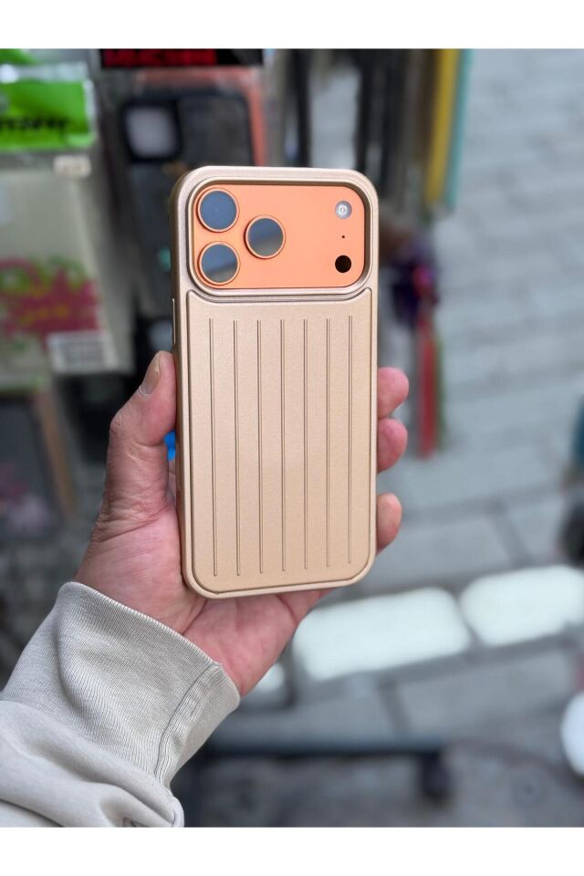 Iphone 17 Pro Uyumlu Çizgili Valiz Desenli Premium Kılıf Sarı
