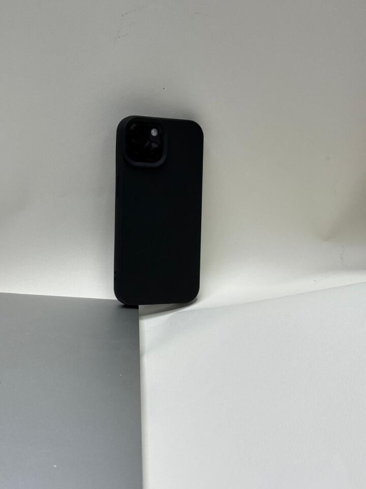 iPhone 15 Uyumlu İçi Kadife Lansman Silikon Kılıf – Kamera Korumalı Siyah