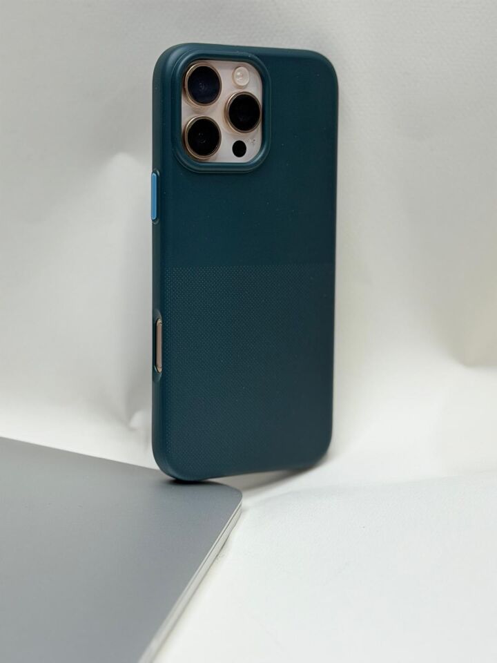 iPhone 16 Pro Max İçin Beats MagSafe Kılıf – Kamera Kontrolü ile Kusursuz Uyum