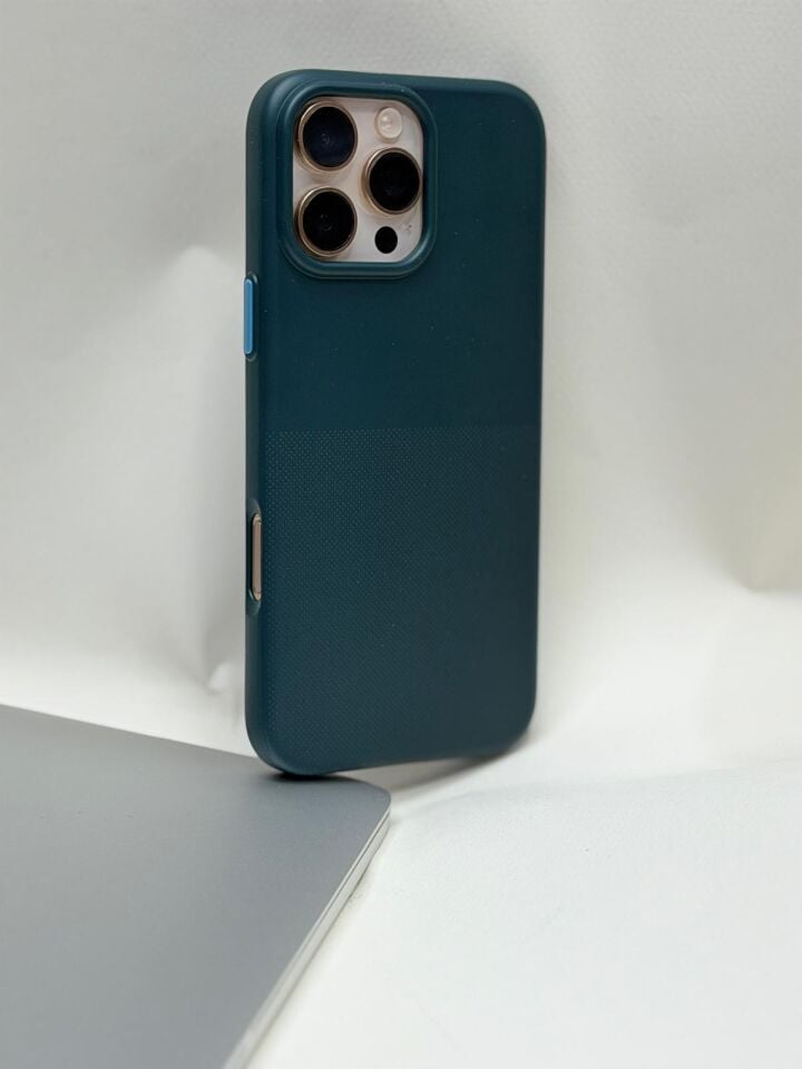 iPhone 16 Pro Max İçin Beats MagSafe Kılıf – Kamera Kontrolü ile Kusursuz Uyum Lacivert