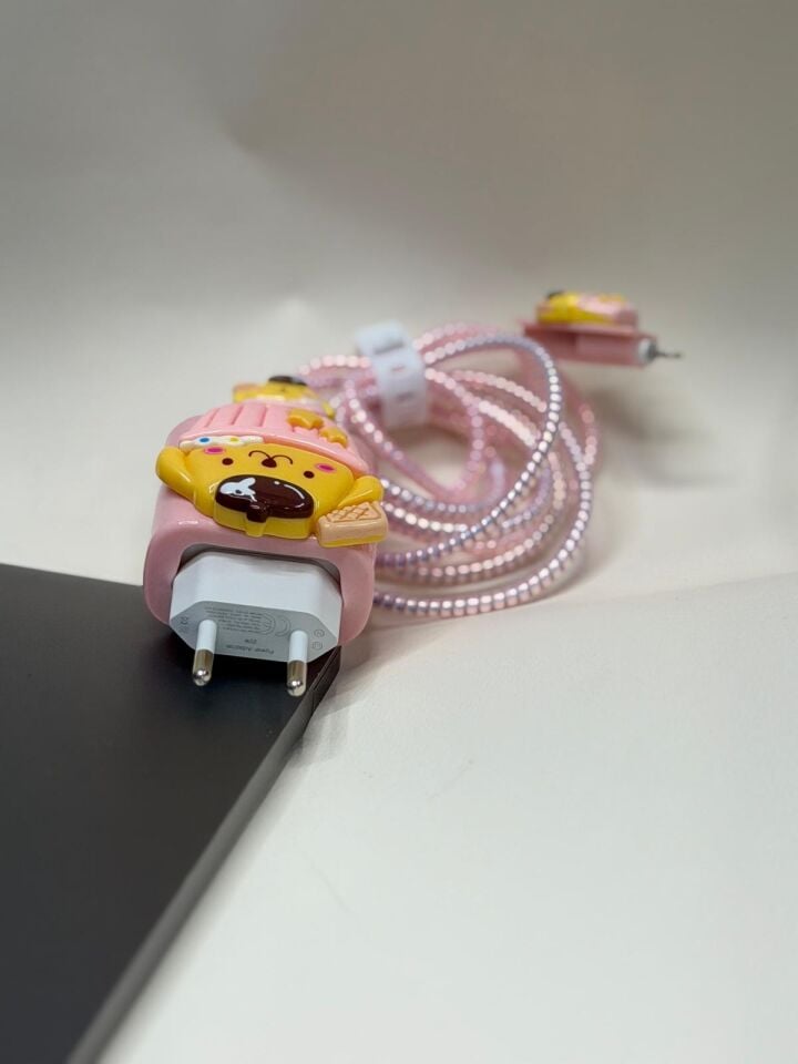 iPhone Uyumlu Sweety Sevimli Figürlü Şarj Başlığı ve Kablo Koruyucu Set Pembe