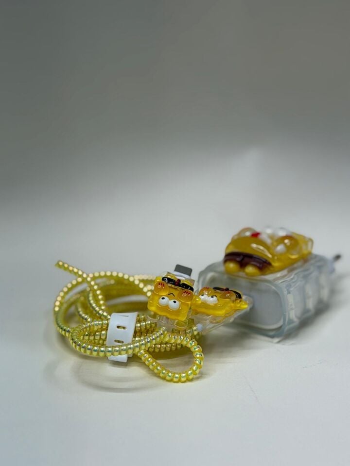 iPhone Uyumlu Sweety Sevimli Figürlü Şarj Başlığı ve Kablo Koruyucu Set Sarı 2