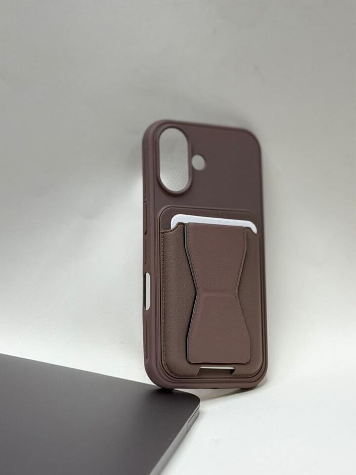 iPhone 16 Uyumlu Deri Görünümlü Standlı ve Kartlıklı Darbe Emici Kılıf Kahverengi