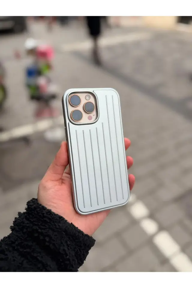 iPhone 16 Pro Max İle Uyumlu Valiz Tasarımlı Darbe Emici Lansman Kılıf
