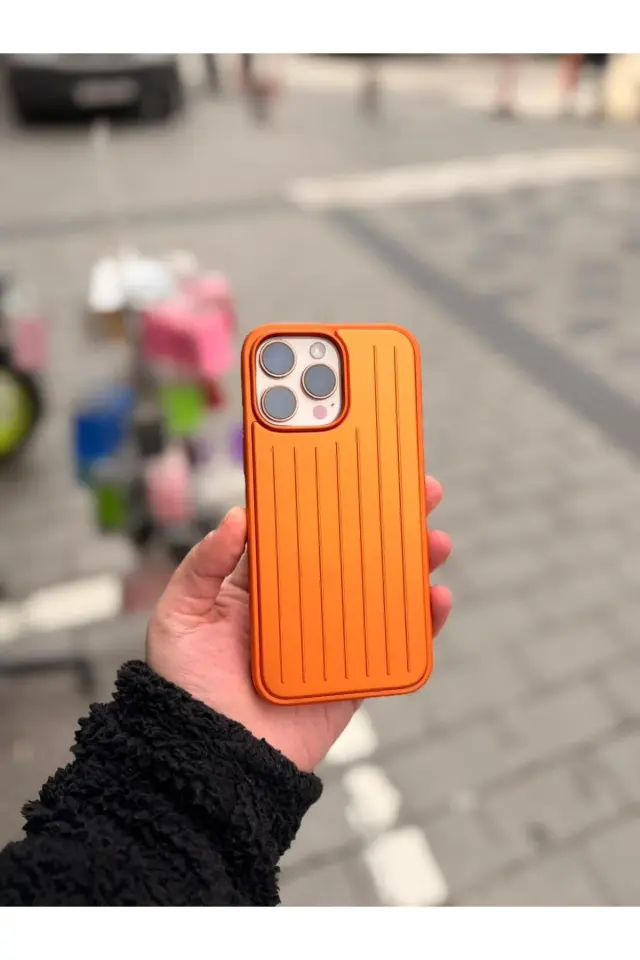 iPhone 16 Pro Max İle Uyumlu Valiz Tasarımlı Darbe Emici Lansman Kılıf Turuncu