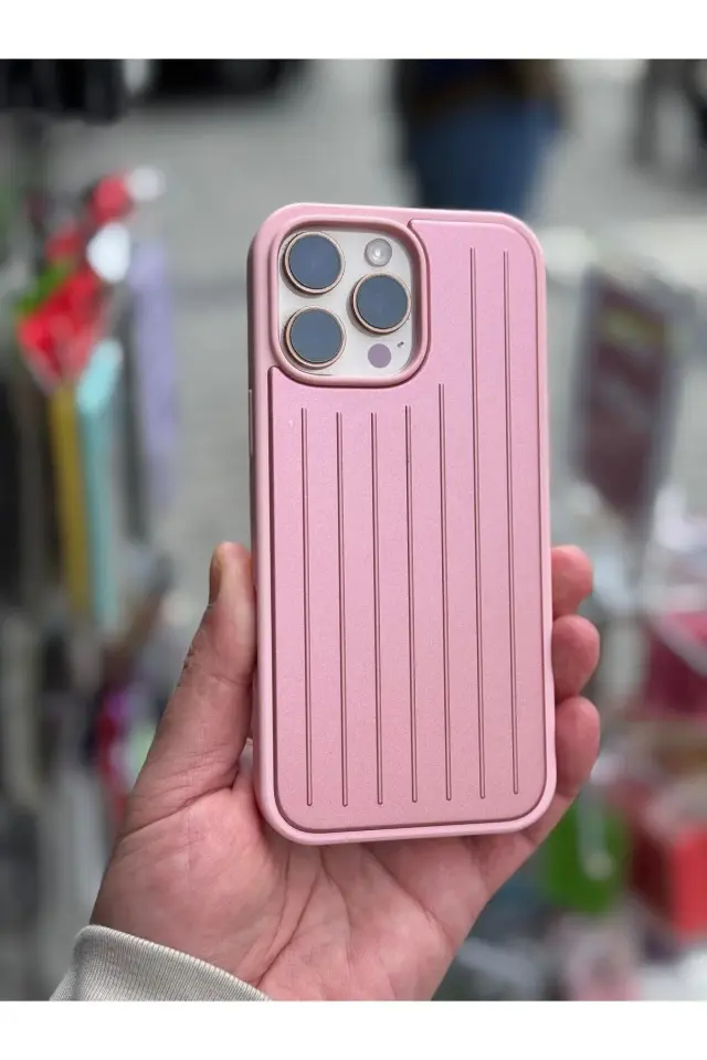 iPhone 16 Pro Max İle Uyumlu Valiz Tasarımlı Darbe Emici Lansman Kılıf Pembe