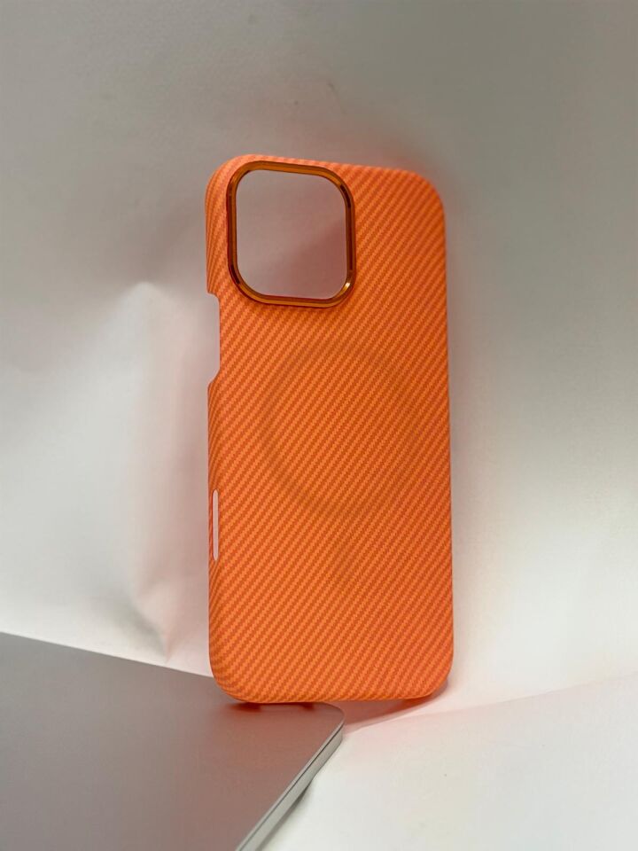iPhone 16 Pro Max Uyumlu Karbon Fiber Desenli Ultra İnce Lansman Kılıf Turuncu